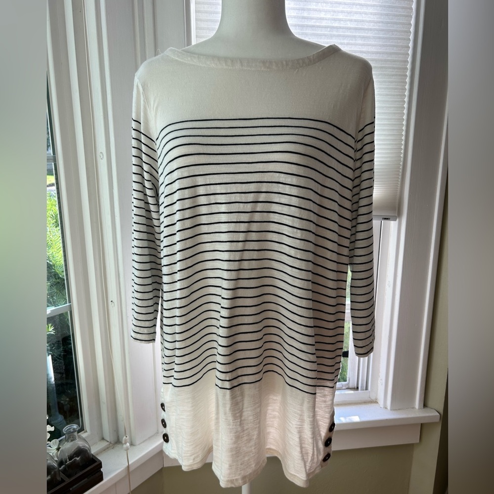 J Jill white and black striped tunic 3/4 sleeve length with buttons size medium